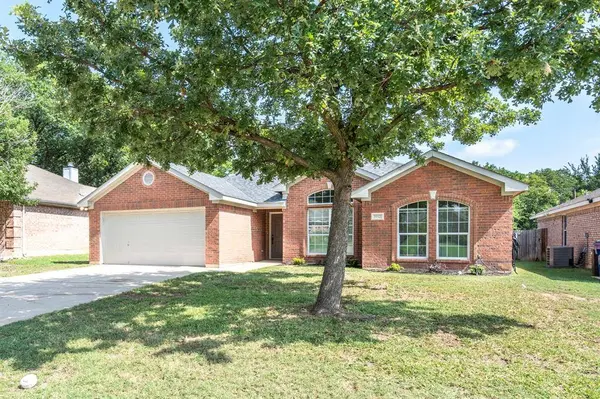 1912 Cancun Drive, Mansfield, TX 76063