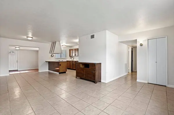 3736 Longmeadow Way, Fort Worth, TX 76133