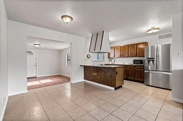 3736 Longmeadow Way, Fort Worth, TX 76133