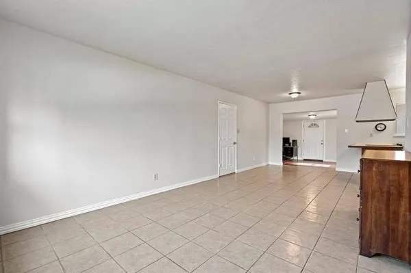 3736 Longmeadow Way, Fort Worth, TX 76133