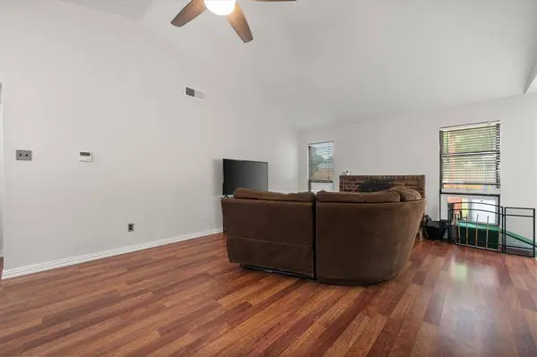 4212 Glen Pines Drive, Arlington, TX 76016