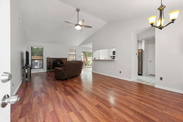 4212 Glen Pines Drive, Arlington, TX 76016
