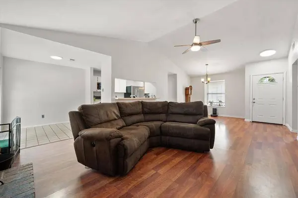 4212 Glen Pines Drive, Arlington, TX 76016