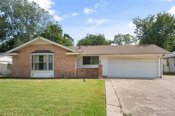 1924 Canterbury Street, Irving, TX 75062