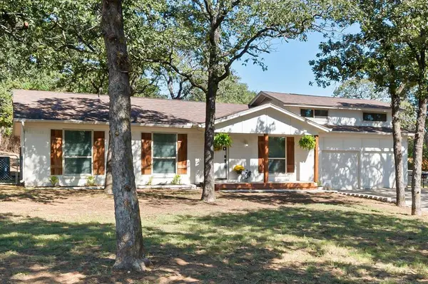 5775 Woodvine Court, Fort Worth, TX 76140