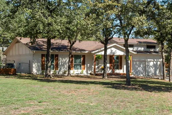 5775 Woodvine Court, Fort Worth, TX 76140