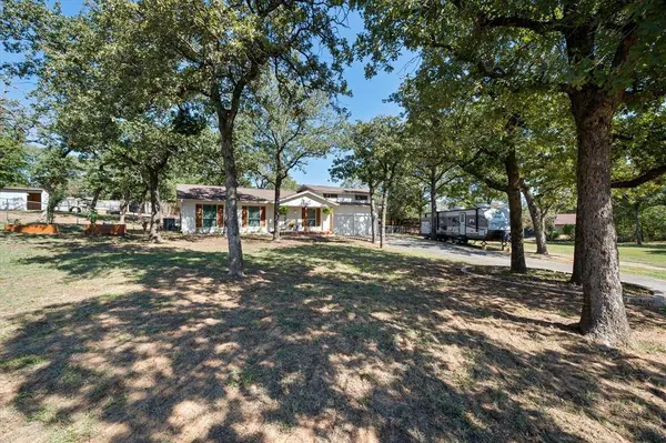 5775 Woodvine Court, Fort Worth, TX 76140