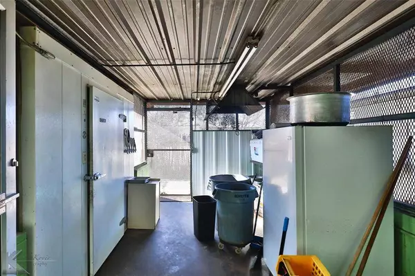 841 W 4th Street, Baird, TX 79504