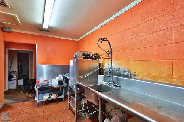 841 W 4th Street, Baird, TX 79504