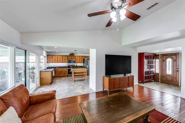 517 Brookview Drive, Garland, TX 75043