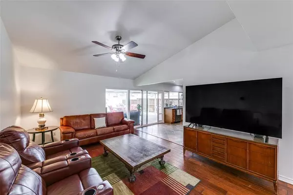 517 Brookview Drive, Garland, TX 75043