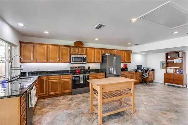 517 Brookview Drive, Garland, TX 75043