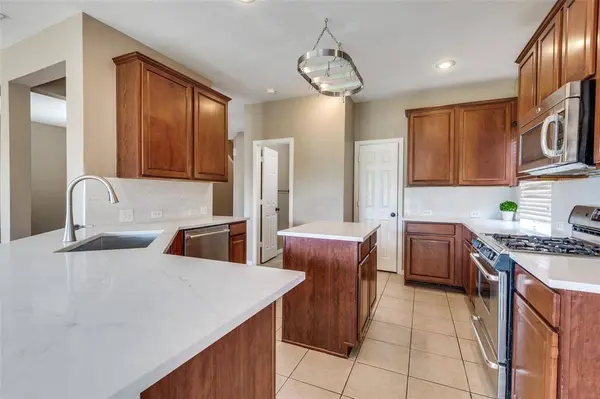 5476 Pecan Creek Circle, Fort Worth, TX 76244