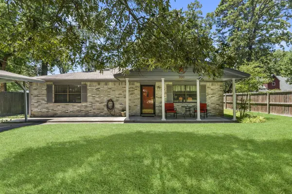 200 Commanche Dr DR, Onalaska, TX 77360