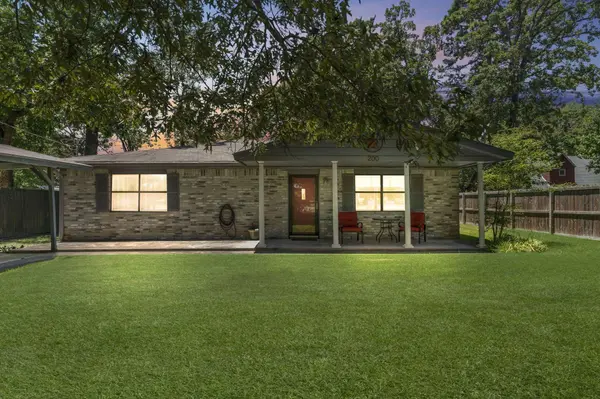 200 Commanche Dr DR, Onalaska, TX 77360