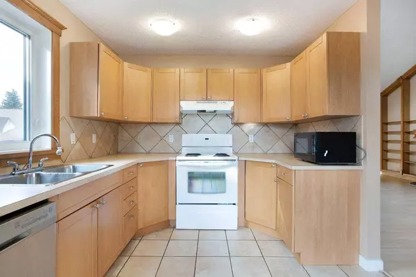 1260 Ranchview RD NW, Calgary, AB T3G 1Y2