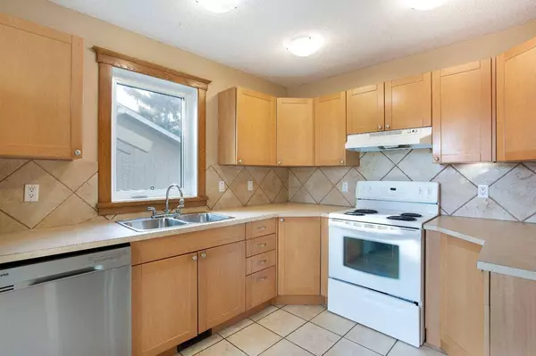 1260 Ranchview RD NW, Calgary, AB T3G 1Y2