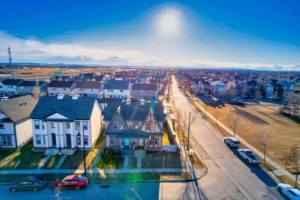 305 Elgin PT SE, Calgary, AB T2Z 4Z9