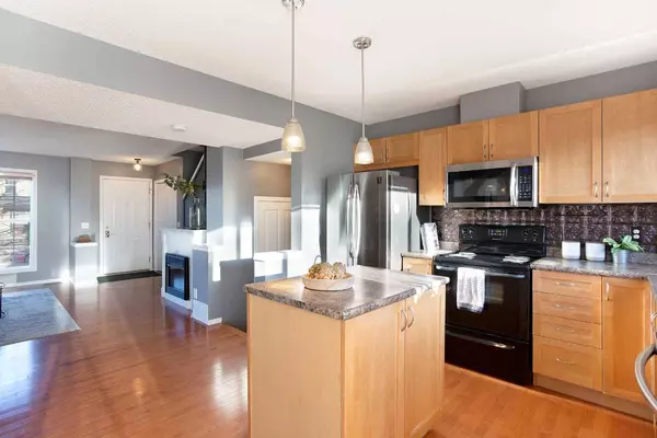 305 Elgin PT SE, Calgary, AB T2Z 4Z9