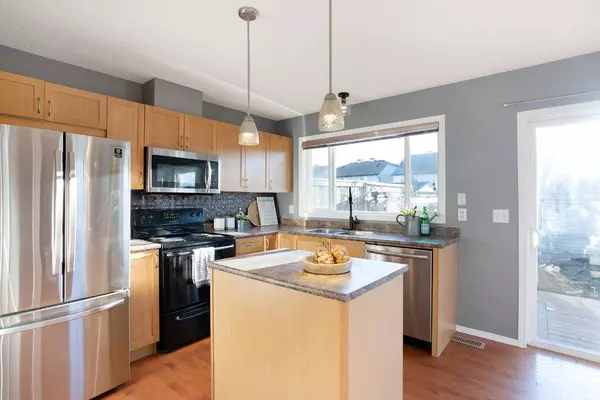 305 Elgin PT SE, Calgary, AB T2Z 4Z9