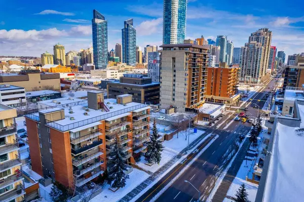 1320 12 AVE SW #302, Calgary, AB T2H 2J6