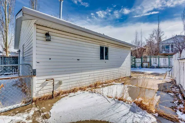 433 Harvest Lake DR NE, Calgary, AB T3K 4B9