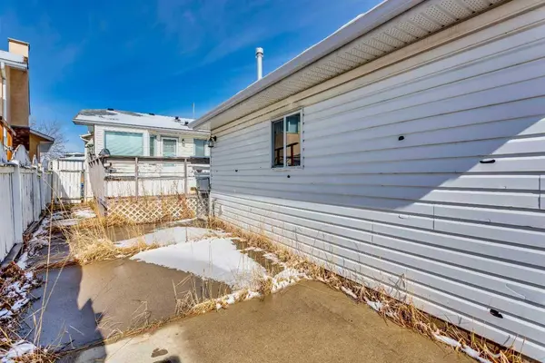 433 Harvest Lake DR NE, Calgary, AB T3K 4B9