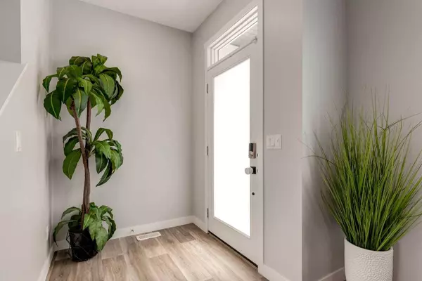 44 Carringvue Link NW, Calgary, AB T3P 1K6