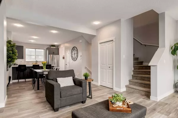 44 Carringvue Link NW, Calgary, AB T3P 1K6