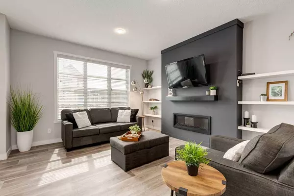 44 Carringvue Link NW, Calgary, AB T3P 1K6