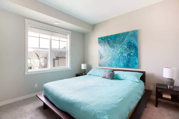 512 Mckenzie Towne DR SE, Calgary, AB T2Z 1C7