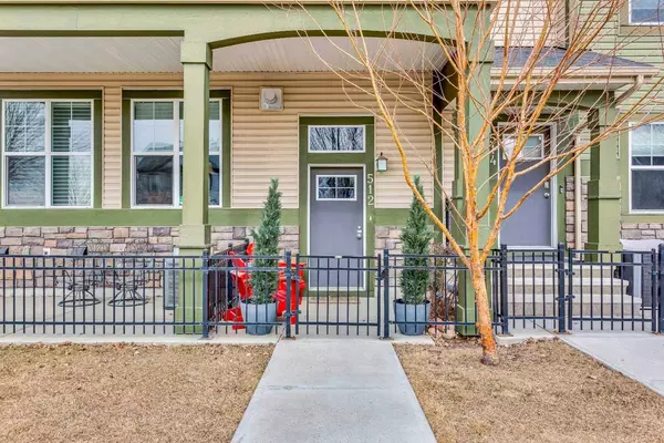 512 Mckenzie Towne DR SE, Calgary, AB T2Z 1C7