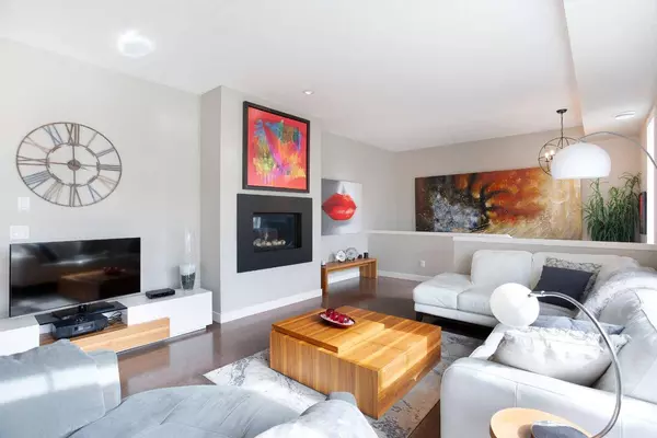 512 Mckenzie Towne DR SE, Calgary, AB T2Z 1C7