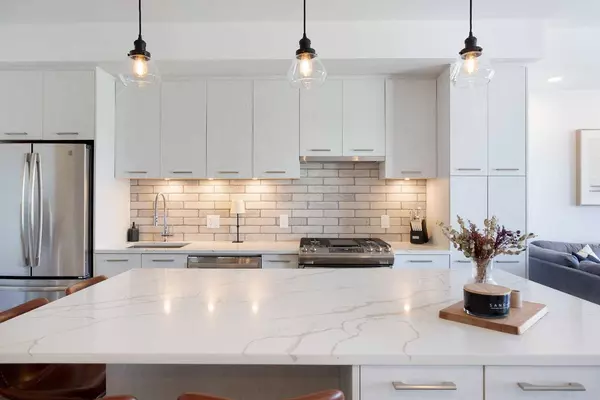 1709 35 AVE SW #202, Calgary, AB T2T 6X9