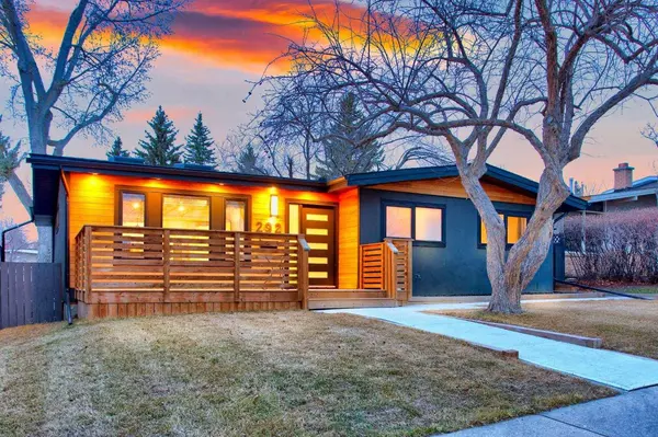 292 Carragana CRES NW, Calgary, AB T2L 1B1
