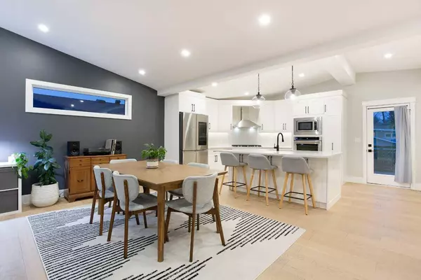 292 Carragana CRES NW, Calgary, AB T2L 1B1