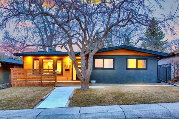 292 Carragana CRES NW, Calgary, AB T2L 1B1