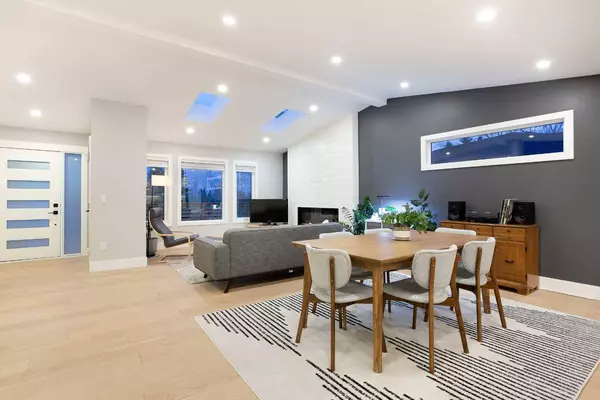 292 Carragana CRES NW, Calgary, AB T2L 1B1