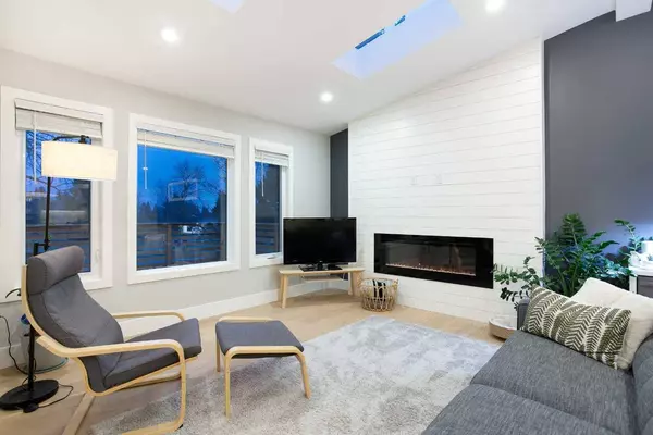 292 Carragana CRES NW, Calgary, AB T2L 1B1