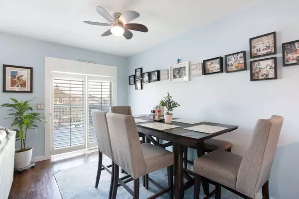 18 Everstone CT SW, Calgary, AB T2Y 4J6