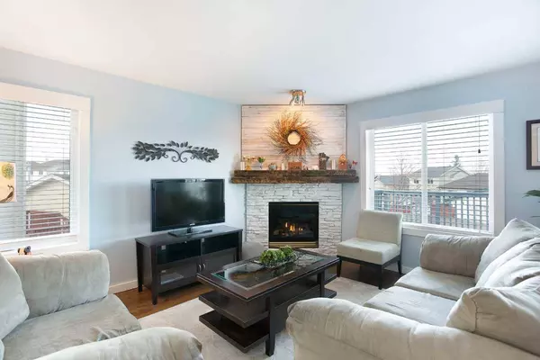 18 Everstone CT SW, Calgary, AB T2Y 4J6