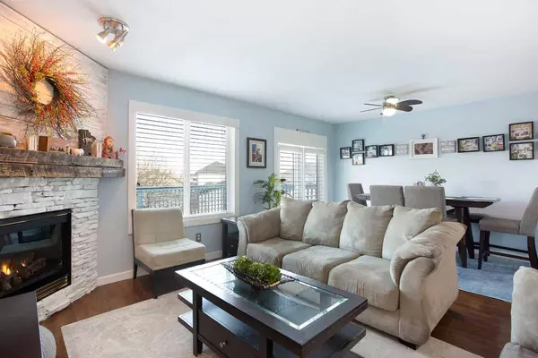 18 Everstone CT SW, Calgary, AB T2Y 4J6