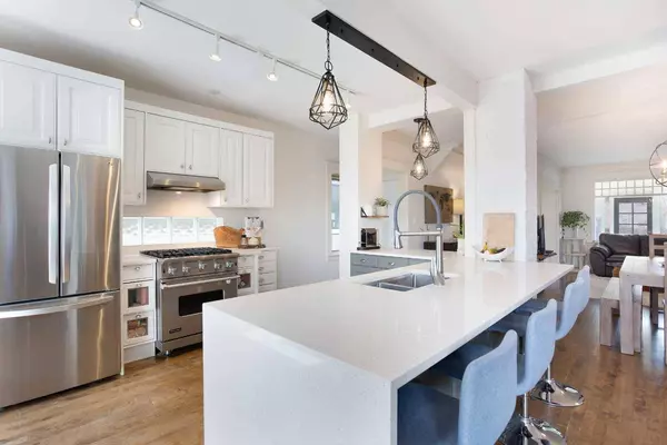 307 12 AVE NW, Calgary, AB T2M 0C8