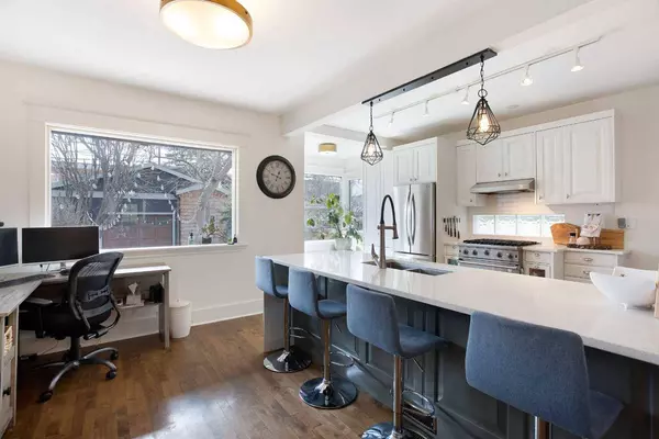 307 12 AVE NW, Calgary, AB T2M 0C8