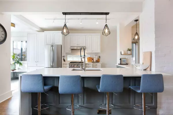 307 12 AVE NW, Calgary, AB T2M 0C8