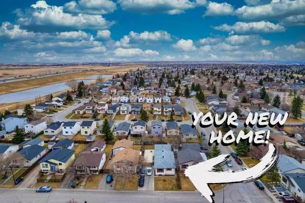 52 Abingdon RD NE, Calgary, AB T2A 6X6