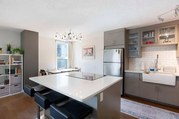 616 15 AVE SW #301, Calgary, AB T2R 0R5