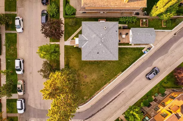 404 11A ST NW, Calgary, AB T2N 1Y1