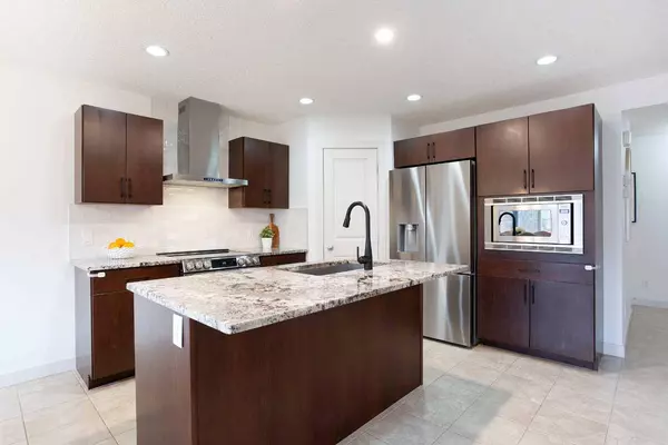 142 Brightonwoods GDNS SE, Calgary, AB T2Z 0T3