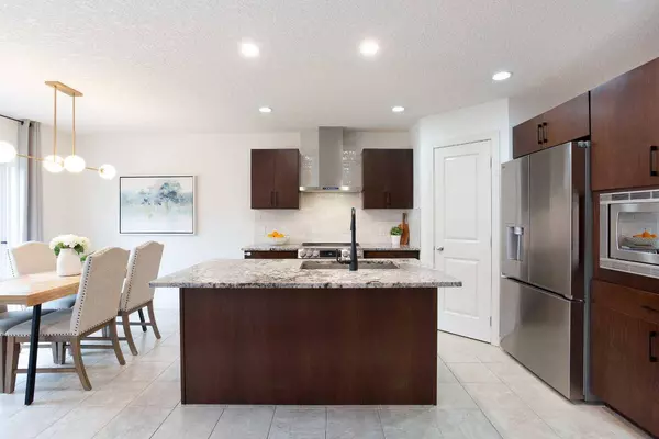 142 Brightonwoods GDNS SE, Calgary, AB T2Z 0T3